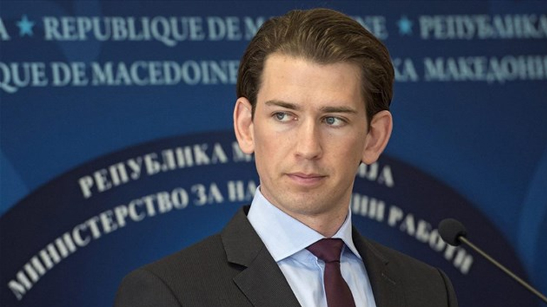 Σ. Κουρτς: «Η Ελλάδα μέσω των προσφύγων αυξάνει την πίεση στην Ευρώπη»