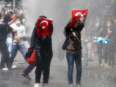 «Ανοικτή σε δημοψήφισμα η τουρκική κυβέρνηση» «Ανοικτή σε δημοψήφισμα η τουρκική κυβέρνηση»