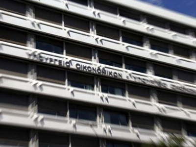 Υπ. Οικονομικών: Δεν θα επιβληθεί φόρος 1.000 ευρώ σε επαγγελματίες και επιχειρήσεις Υπ. Οικονομικών: Δεν θα επιβληθεί φόρος 1.000 ευρώ σε επαγγελματίες και επιχειρήσεις