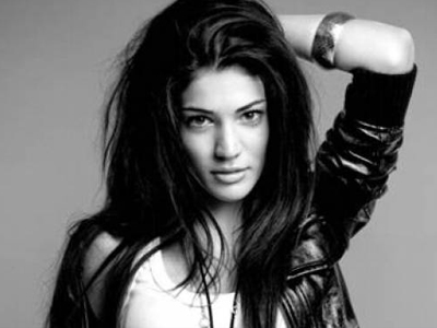 Πώς απαντά στα αρνητικά σχόλια που δέχεται;