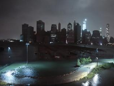 Χωρίς ρεύμα για 10 ημέρες τμήμα της Νέας Υόρκης Χωρίς ρεύμα για 10 ημέρες τμήμα της Νέας Υόρκης