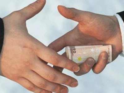 Υπάλληλοι του ΕΔΣΝΑ Αττικής συνελήφθησαν για χρηματισμό Υπάλληλοι του ΕΔΣΝΑ Αττικής συνελήφθησαν για χρηματισμό