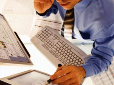 Σχεδόν 3.500 προσλήψεις εποχικών υπαλλήλων έως το τέλος του έτους