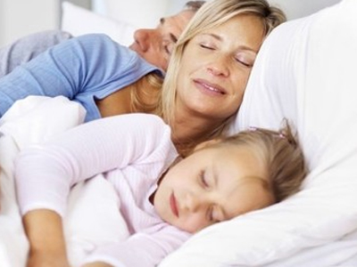 Όταν το παιδί θέλει να κοιμάται με τους γονείς