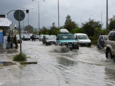 Σοβαρά προβλήματα στην Πάτρα λόγω νεροποντής