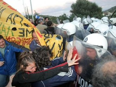 Ξύλο μετά… αδείας