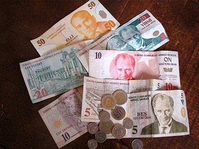 Τουρκία: Η λίρα υποχώρησε σε νέο ιστορικό χαμηλό έναντι του δολαρίου