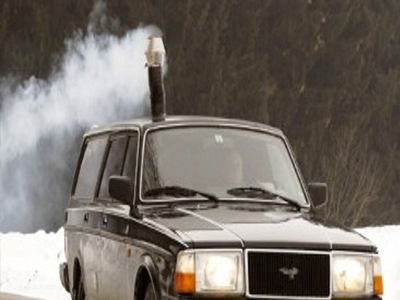 Ξυλόσομπα αντικατέστησε χαλασμένο καλοριφέρ αυτοκινήτου