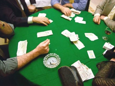 Συλλήψεις σε παράνομη λέσχη στο κέντρο της Αθήνας