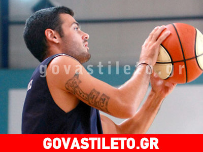 O Μαρτάκης άφησε το μικρόφωνο και έπιασε την… μπάλα!