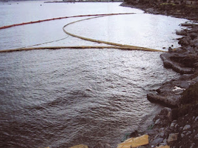 Ρύπανση θαλασσίου περιβάλλοντος στην παραλία Ασπροπύργου