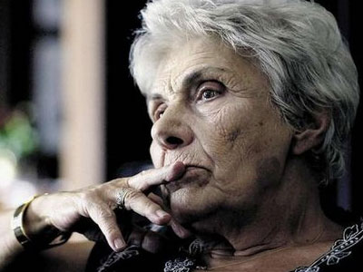 Κική Δημουλά: «Εκατό άνθρωποι έκαναν κατάχρηση εξουσίας και τώρα πληρώνουμε όλοι»