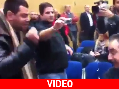 Γιουχαΐσματα κατά δημάρχων