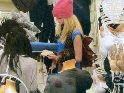 Η Δούκισσα διαλέγει εσώρουχα!