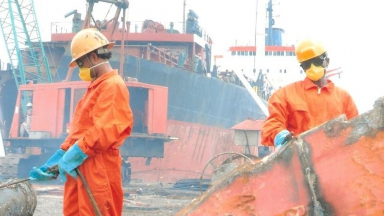 Προβληματισμοί για τις διαλύσεις πλοίων μεταφοράς εμπορευματοκιβωτίων