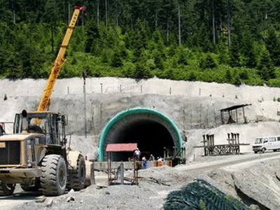 Διαμαρτυρία εργαζομένων σε εργοτάξιο της Ολυμπίας Οδού