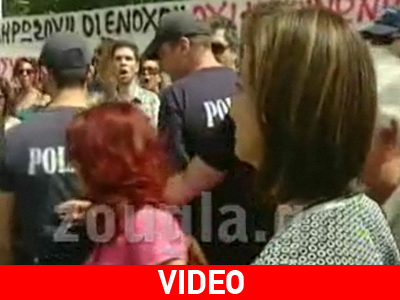 Έριξαν αυγά στην Υπουργό Παιδείας