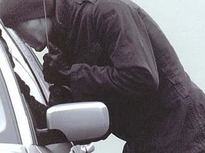 «Άδειασαν» 18 αυτοκίνητα