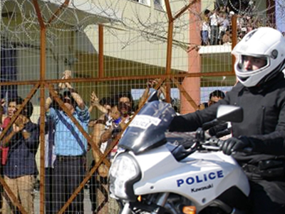 Στην Αττική το πρώτο κέντρο κράτησης μεταναστών