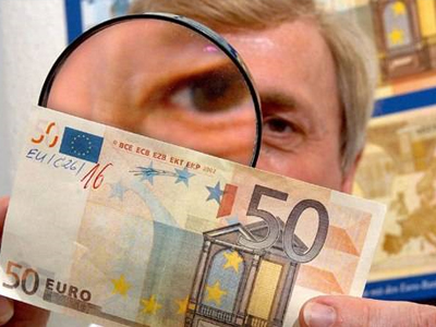 Σπείρα θα διοχέτευε στην αγορά πλαστά 50ευρα