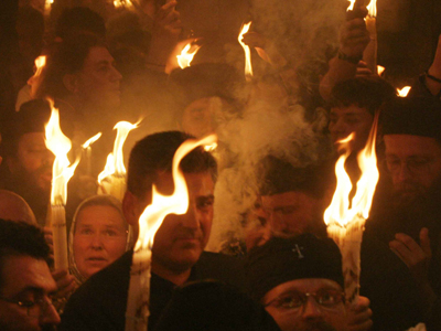 Με κυβερνητικό αεροσκάφος η άφιξη του Αγίου Φωτός