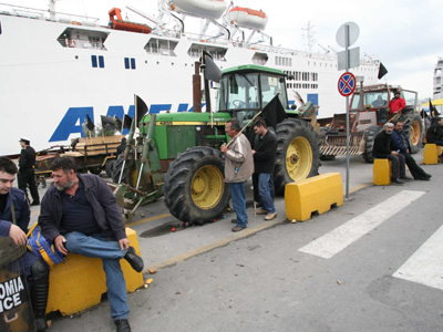 Αγροτοσυνδικαλιστές απολογούνται για την κατάληψη του λιμανιού