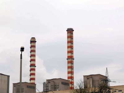 Ανέβηκε στην καμινάδα εργοστασίου για διαμαρτυρία