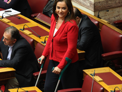 Με «νέες» πατερίτσες η Ντόρα