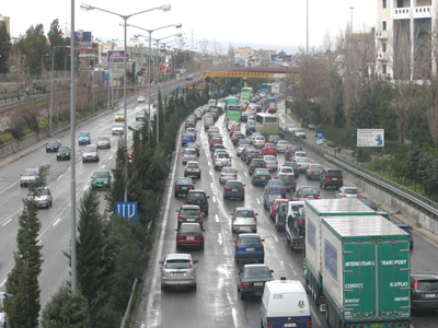 Μποτιλιάρισμα στην εθνική οδό λόγω σύγκρουσης οχημάτων