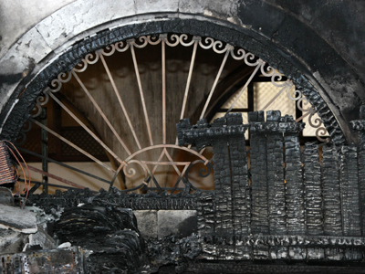 Παράσταση αλληλεγγύης για τους εμπρησμούς στην εβραϊκή συναγωγή