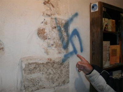 Εμπρηστική επίθεση στο στέκι μεταναστών