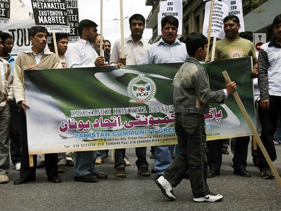 «Αντιμέτωποι» με το νόμο για την κουκούλα