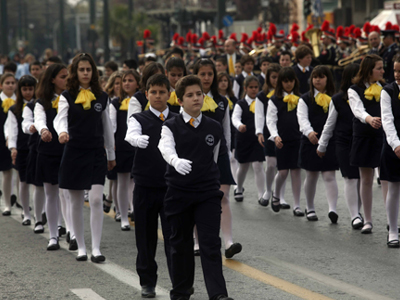 Εκδηλώσεις διαμαρτυρίας και απρόοπτα στις παρελάσεις