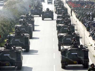 Παρουσία του Κάρολου Παπούλια η στρατιωτική παρέλαση