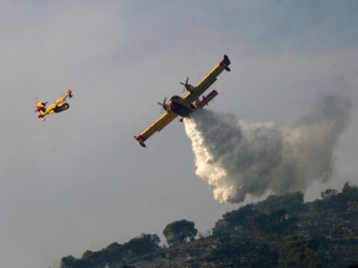 Καίγεται θαμνώδης έκταση στην Τριταία Φωκίδος