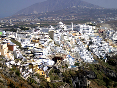 Μέρα – μεσημέρι «σήκωσε» ΑΤΜ στη Σαντορίνη