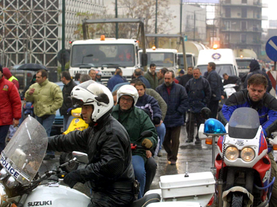 Πορεία στο κέντρο των συμβασιούχων καθαριότητας