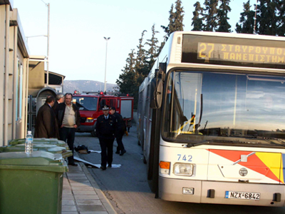 Τρεις τραυματίες από σύγκρουση ΙΧ με λεωφορείο