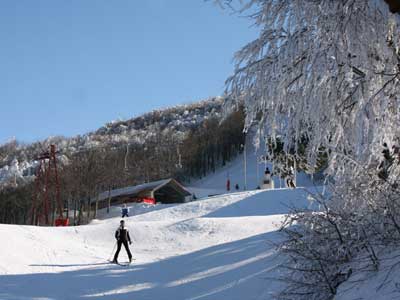Ανοίγουν τις «πύλες» τους τα χιονοδρομικά