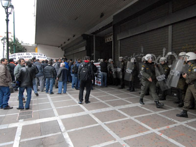 Κατάληψη του Υπουργείου Εργασίας από μέλη του ΠΑΜΕ