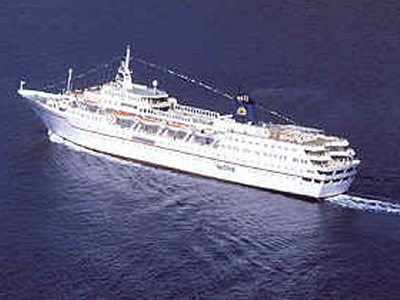 Κρουαζιερόπλοιο προσέκρουσε στον προβλήτα του λιμανιού της Ρόδου