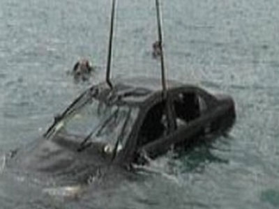 Αυτοκίνητο «βούτηξε» στη θάλασσα