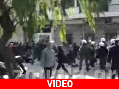 Ένταση και δακρυγόνα στην πορεία Ένταση και δακρυγόνα στην πορεία