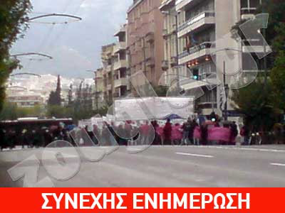 Υπό βροχή το αντιρατσιστικό συλλαλητήριο