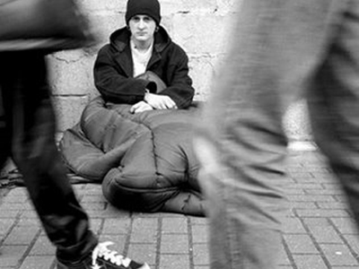 Στο πλευρό των αστέγων