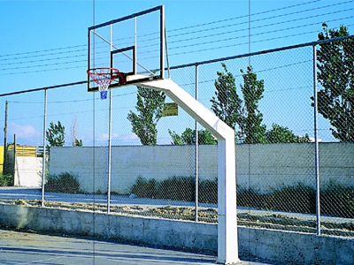 Μαθητής γυμνασίου καταπλακώθηκε από μπασκέτα