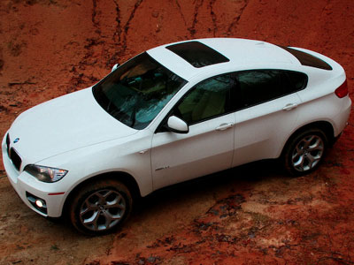 Σε διαθεσιμότητα ο αστυνομικός με την περούκα Σε διαθεσιμότητα ο αστυνομικός με την περούκα