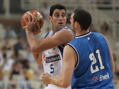 Κάκωση στον ώμο ο Μπουρούσης