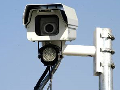 Εμπρηστική επίθεση σε κάμερα ελέγχου κυκλοφορίας