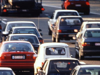 Στα αζήτητα χιλιάδες τέλη κυκλοφορίας μετά τις αυξήσεις